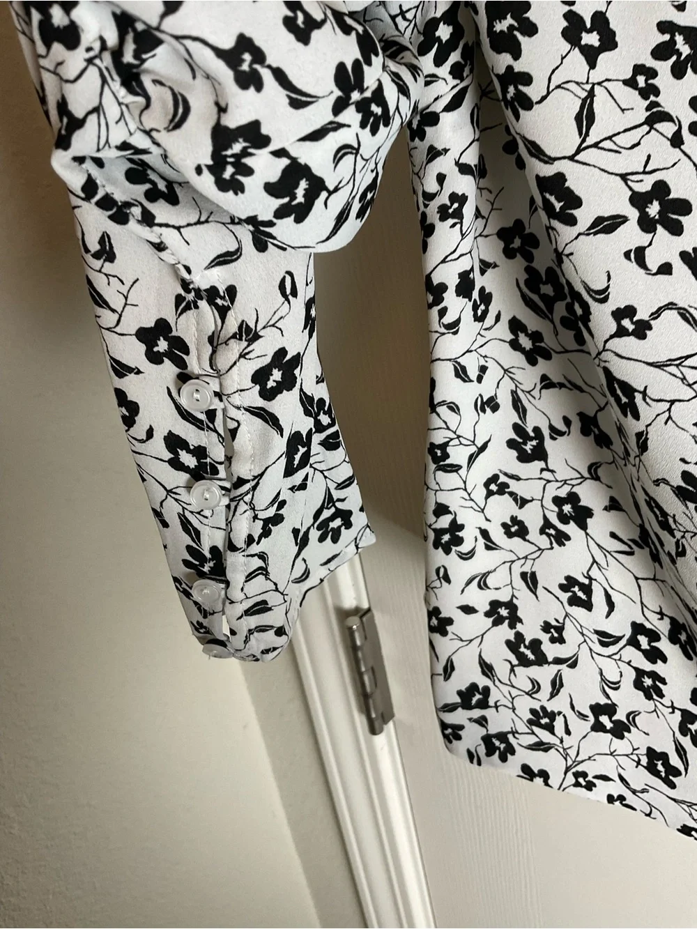 ASTR the Label Ivory Black Ditsy Floral Wrap Blouse Puff Bishop Sleeve Small